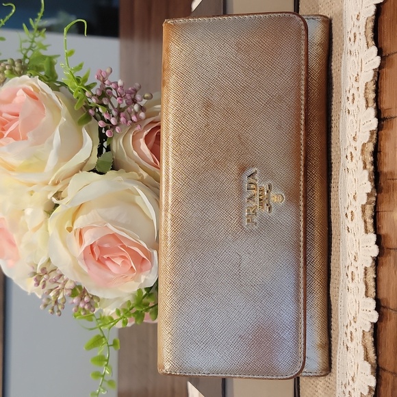 Authentic Prada Saffiano Metal wallet - Picture 2 of 13